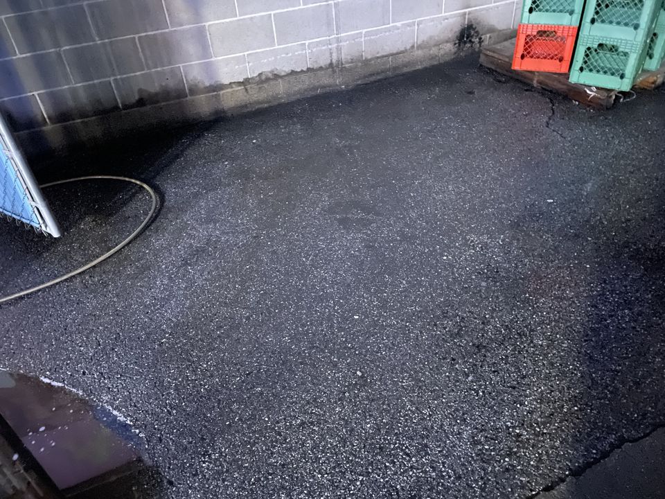 Asphalt dumpster