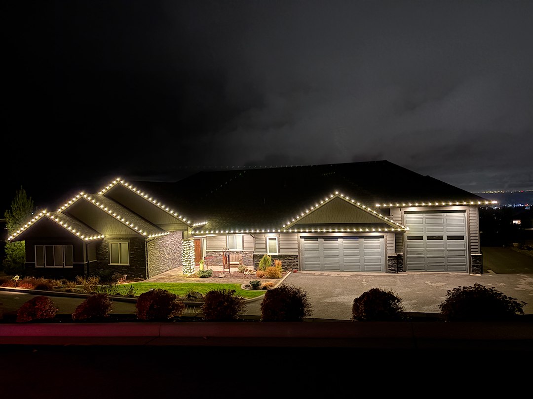 ✨ Impeccable Roofline Christmas Light Installation! ✨